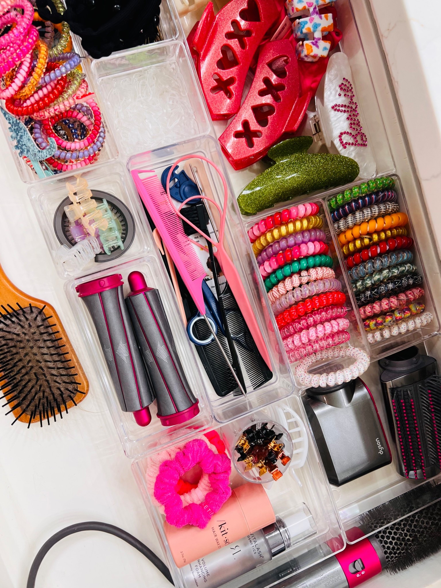 Hair Happiness 🩷

We’re big Kitch & Teleties Fans!!💥🩷
Every brand & item linked! 

#hairties #hairaccessories #haircare #hair #kitsch #teleties #bathroom #home #style 

#LTKHome #LTKFamily #LTKBeauty