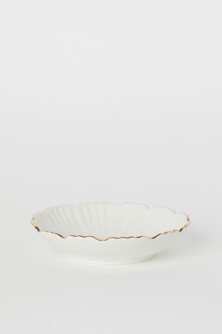 Shallow dish in porcelain. Fluted inside edge and scalloped, gold-colored rim. Height 1 1/2 in., ... | H&M (US + CA)