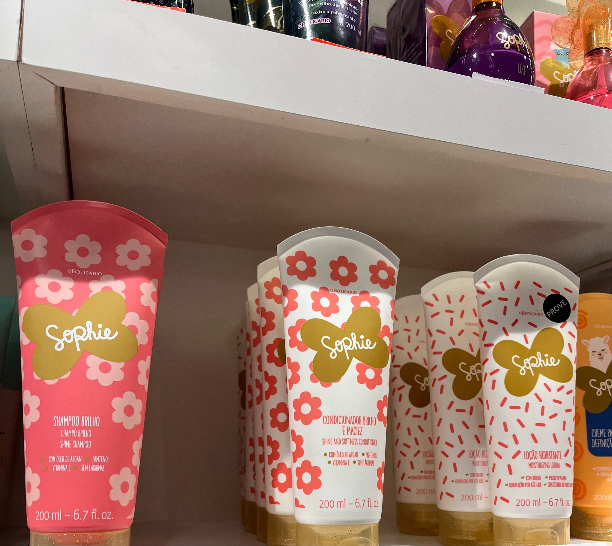  O Boticário tem uma linha teens bem desenvolvida como o shampoo e condicionador Sophie que promove nutrição e reparação com óleo de Argan e deixa os cabelos em perfumados! 🤌🏾✨

#LTKbeauty