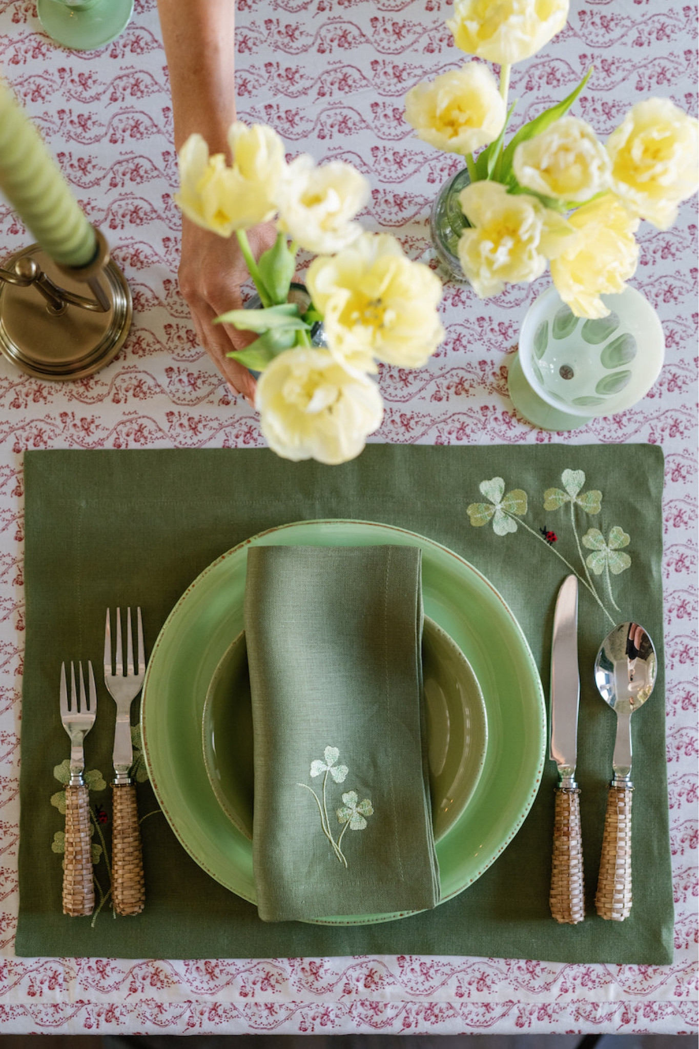 Tablescape tuesday 🐞☘️

#LTKhome #LTKstyletip #LTKunder100