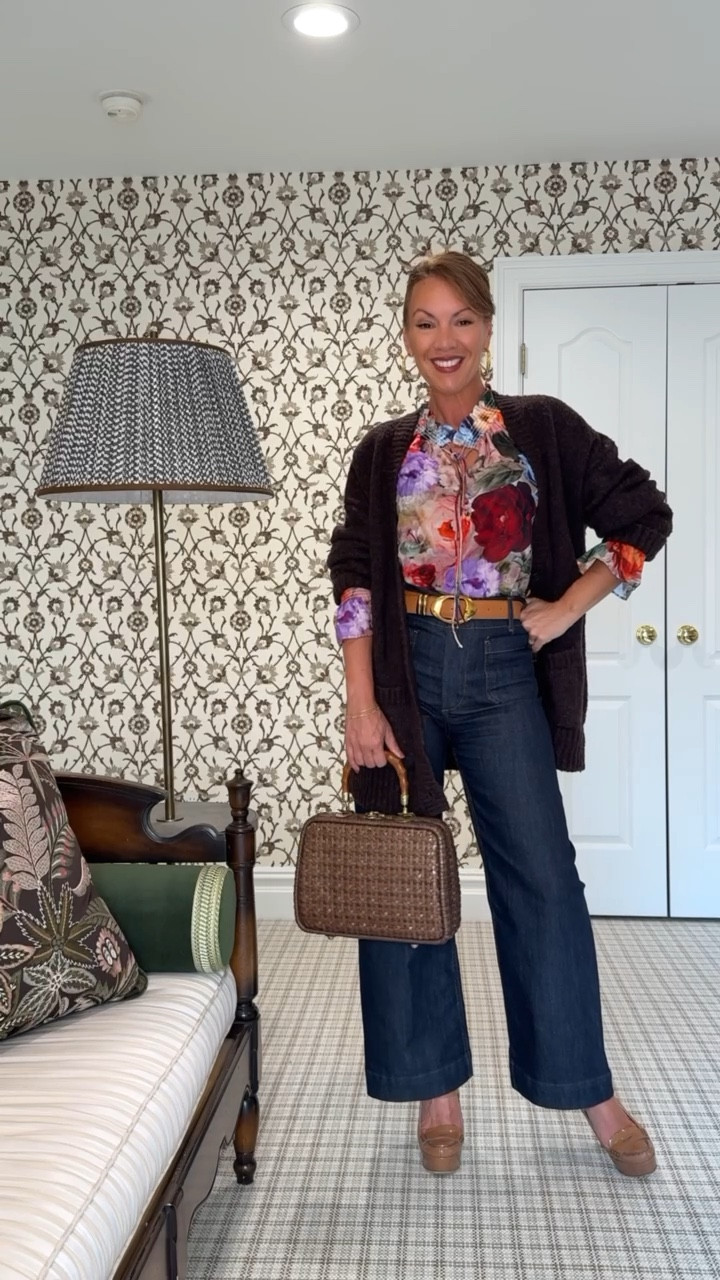 Floral & denim are the perfect pair for early fall outfits! I love how fun this floral top is because it looks great with any pair of denim jeans! So easy to dress up or down 🥰

Floral fashion - Style tips - Outfit inspo - Casual fashion - Floral & denim looks - Trendy fashion 

#LTKStyleTip #LTKSeasonal #LTKWorkwear