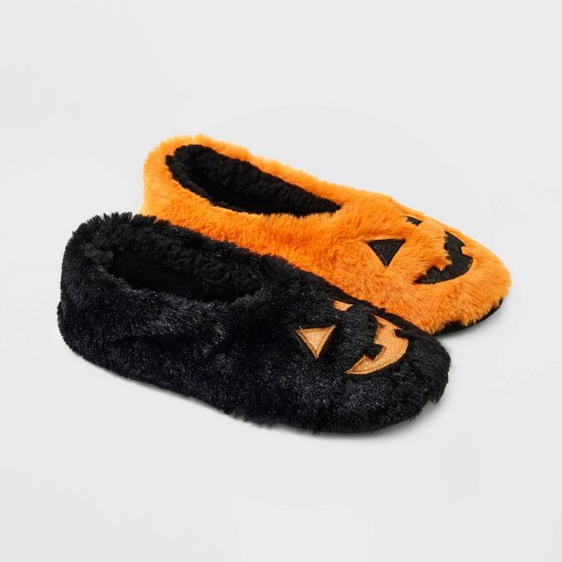 Women's Jack-O-Lantern Faux Fur Pull-On Slipper Socks with Glitter Applique & Grippers - Hyde & E... | Target