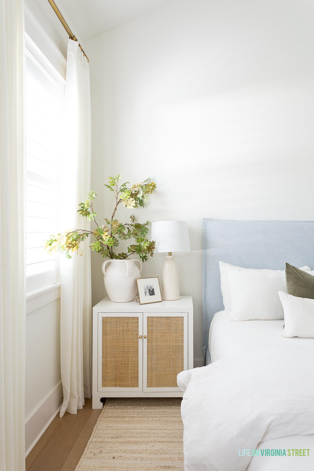 Modern coastal home bedroom deor  

 #LTKSeasonal #LTKHome