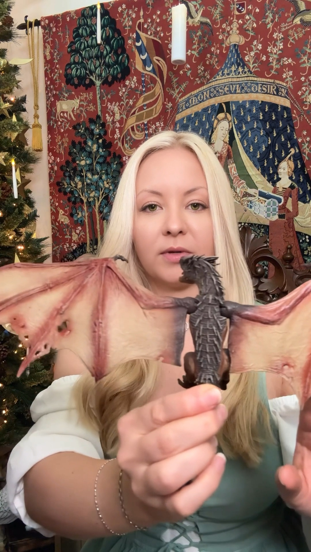 So detailed! Love the moving wings  