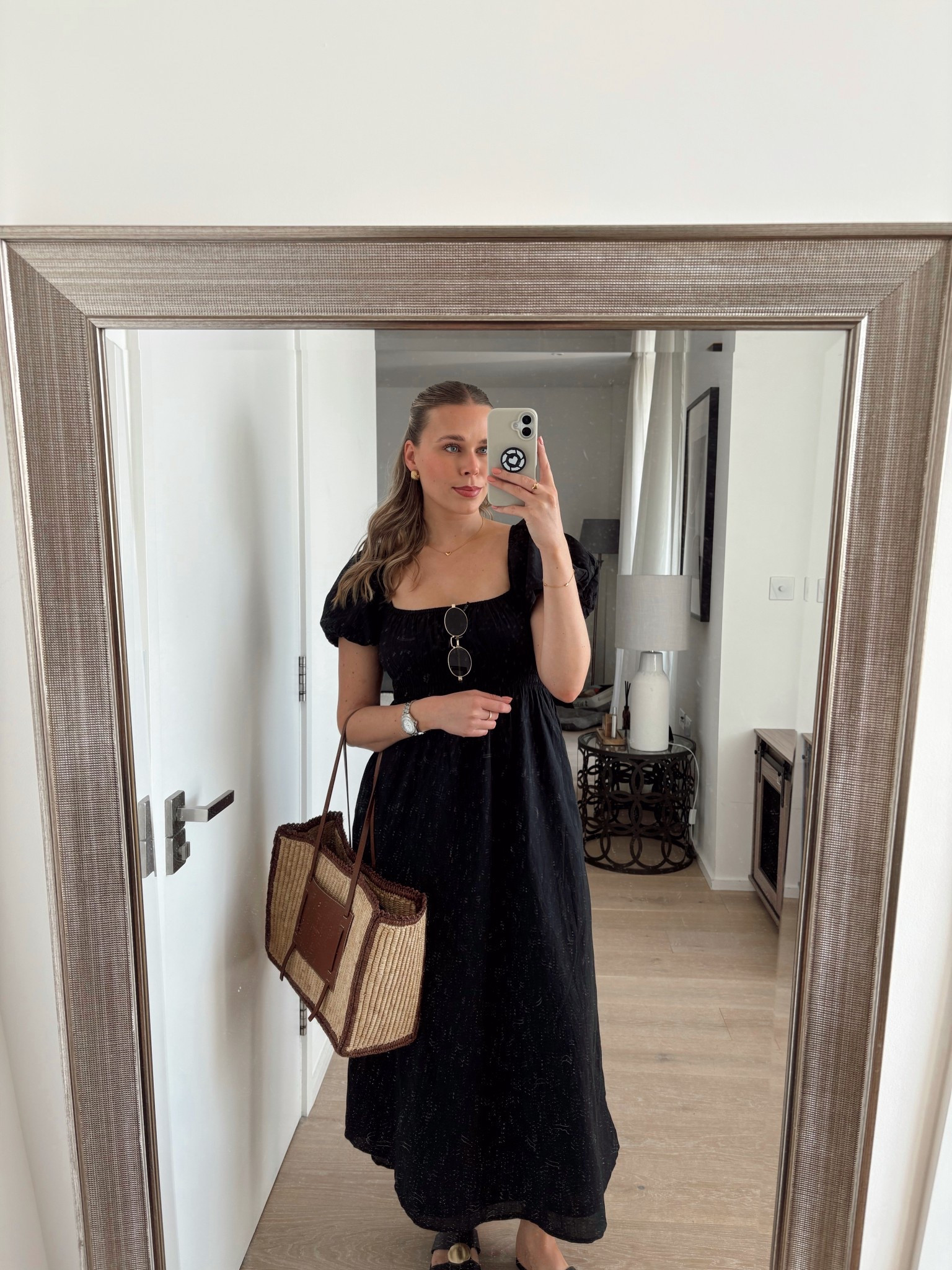 Summer in the city 🖤

Linen dress, midi dress, maxi dress, basket bag, DeMellier, black dresss