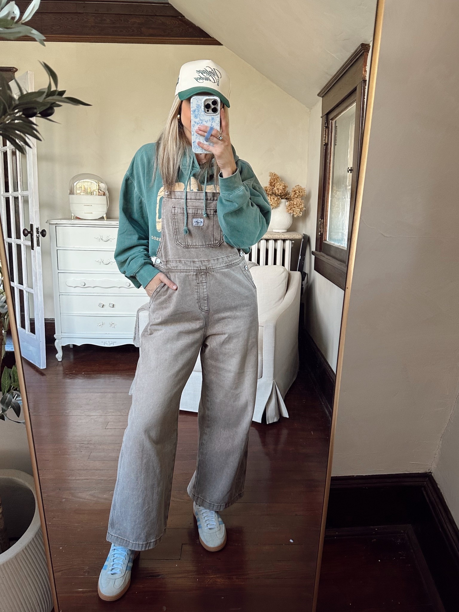 Amazon crop overalls (medium)
Sweatshirt is old from urban outfitters 
Adidas might still be on sale! 🤞🏼