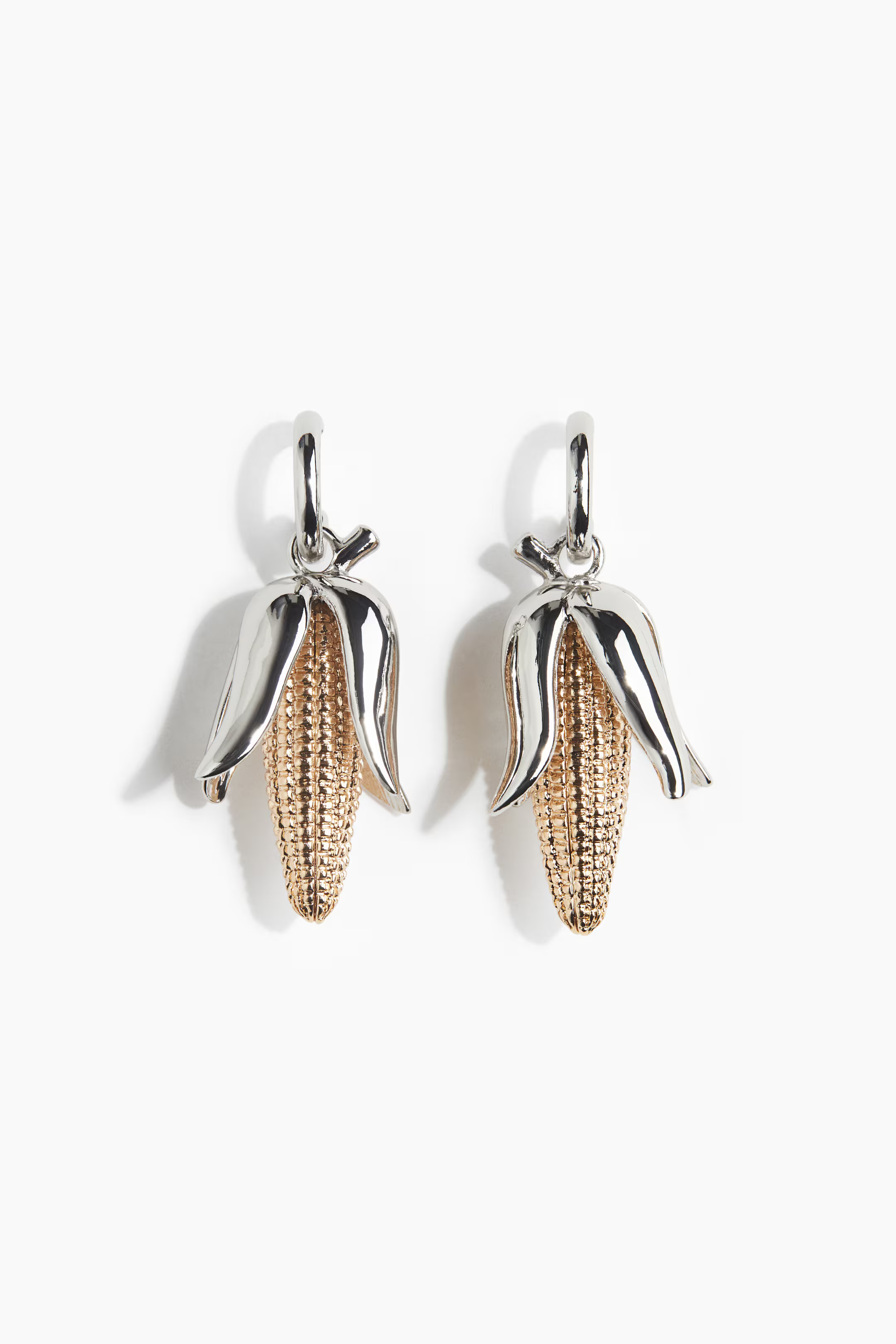 Pendant earrings | H&M (UK, MY, IN, SG, PH, TW, HK)