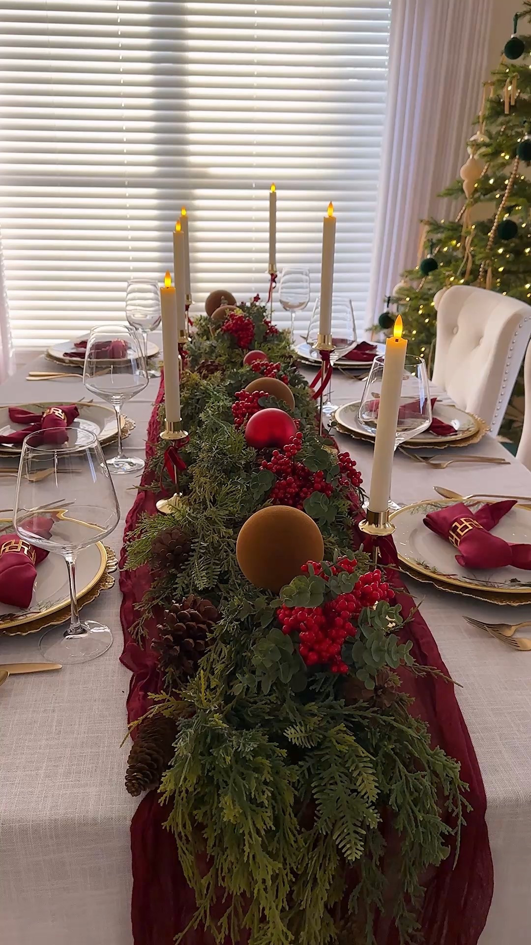 A Christmas Tablescape🎄😍

#LTKSaleAlert #LTKHome #LTKHoliday
