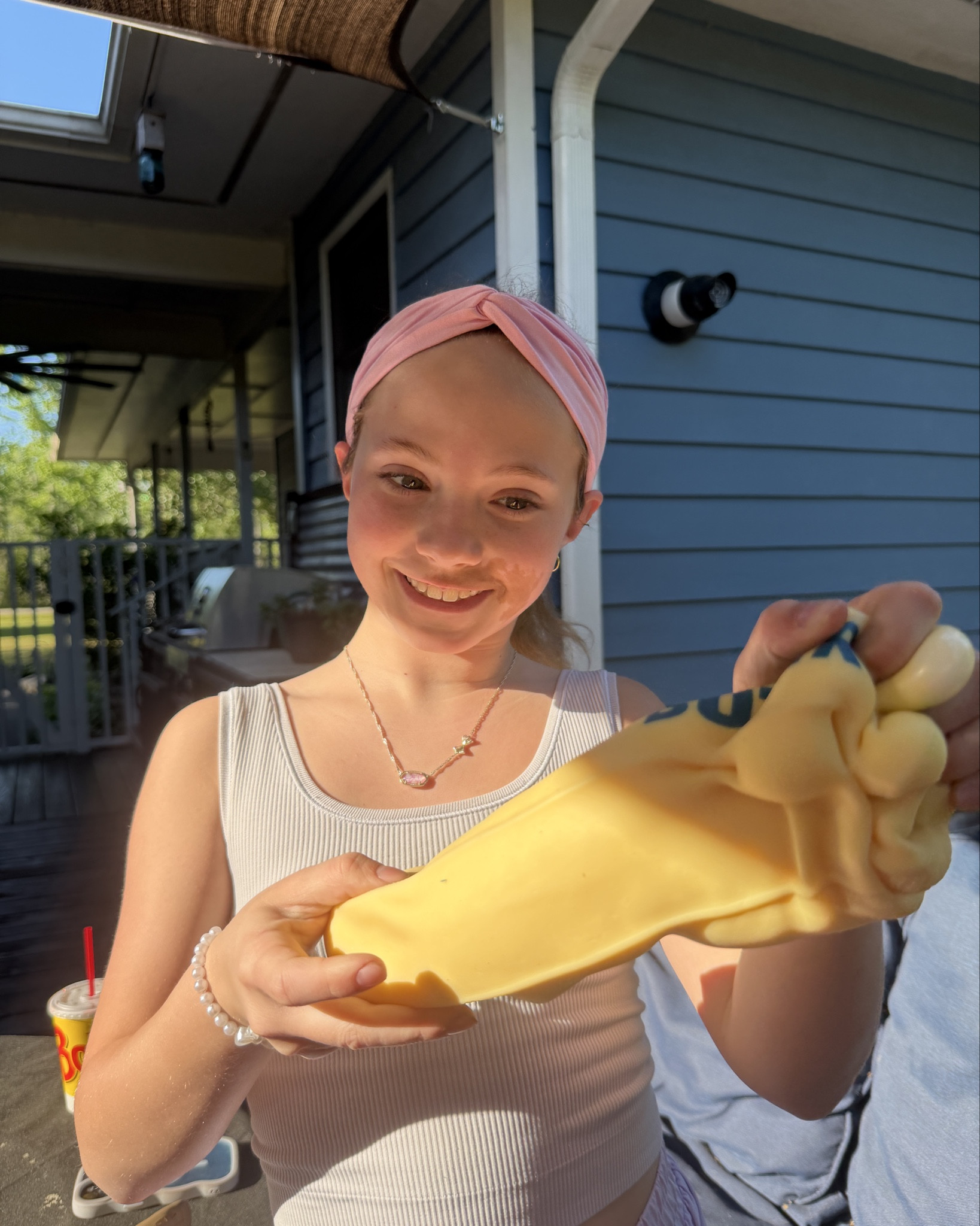 Bestie has these alo headbands on so many colors! They’re super soft and great for holding down wispies when at dance. 🩷

#alo #aloyoga #headbands #dance #yoga #pilates #hairaccessories