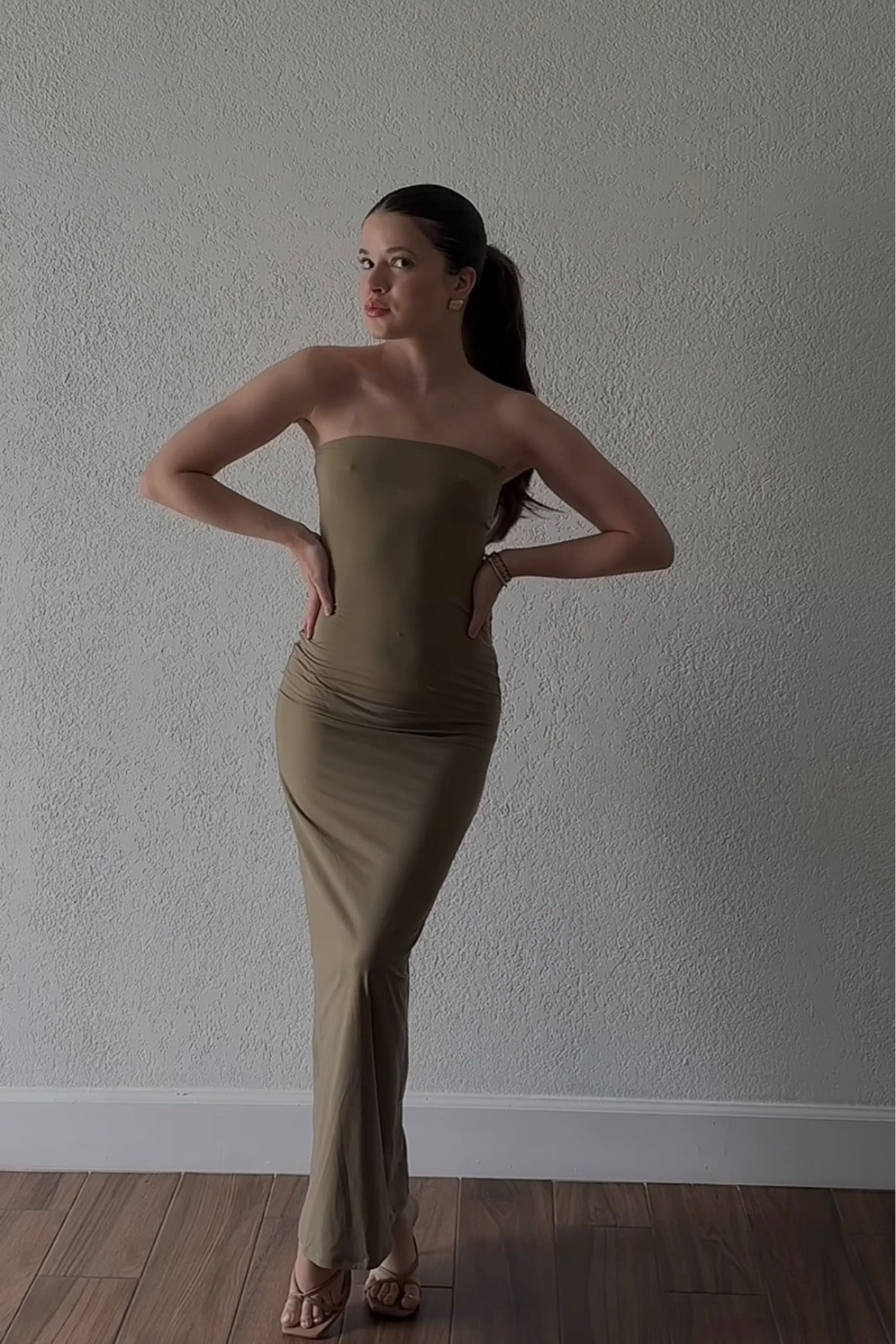 Skims dress 🫒🍸
Im obsessed with this skimss dress in the fits everybody material! The color khaki is perfect for fall & so many ways to style. A staple in your closet  

#LTKfindsunder100 #LTKstyletip