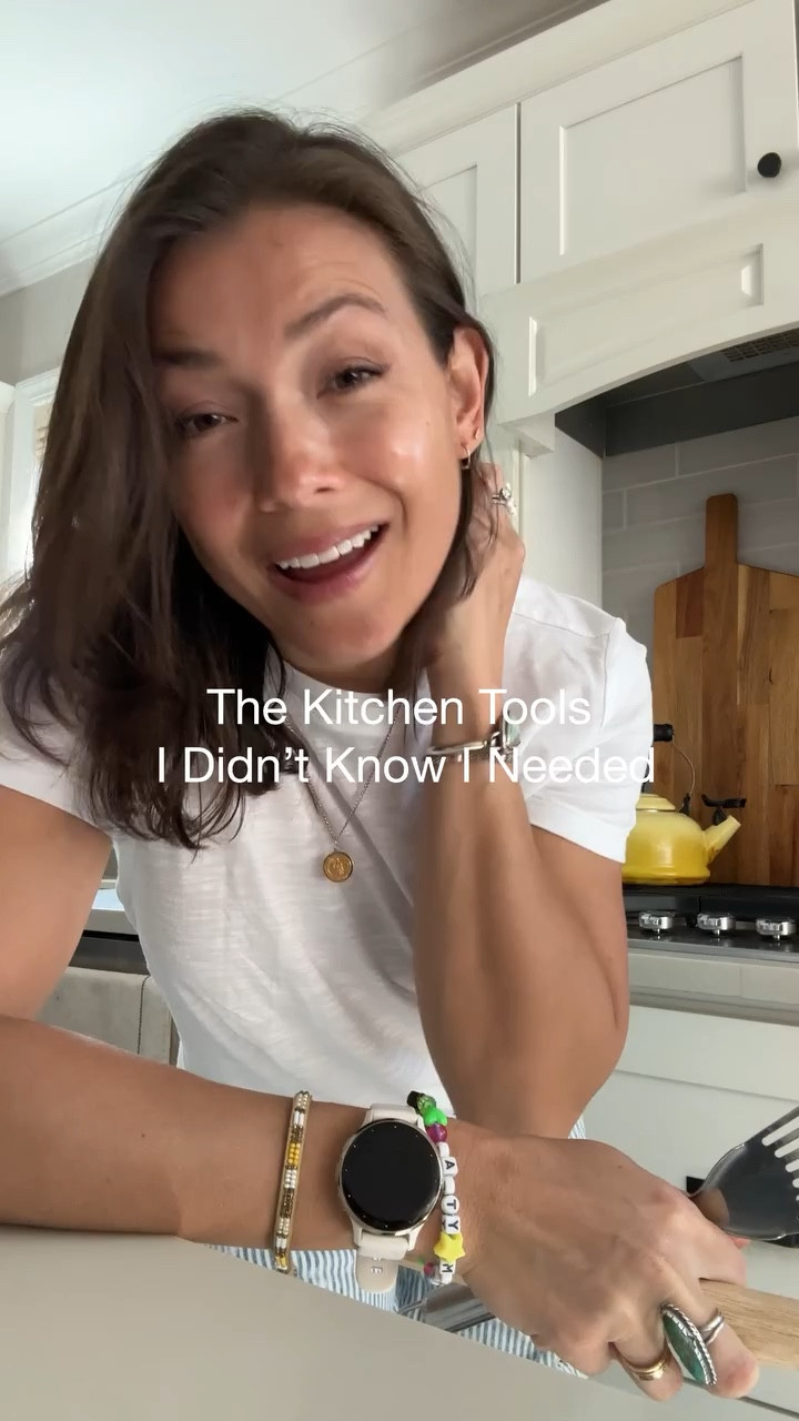 Two (maybe a little unexpected?) tools I rely on daily in my gadget-free kitchen. (And with an option for lefties, too!). 
