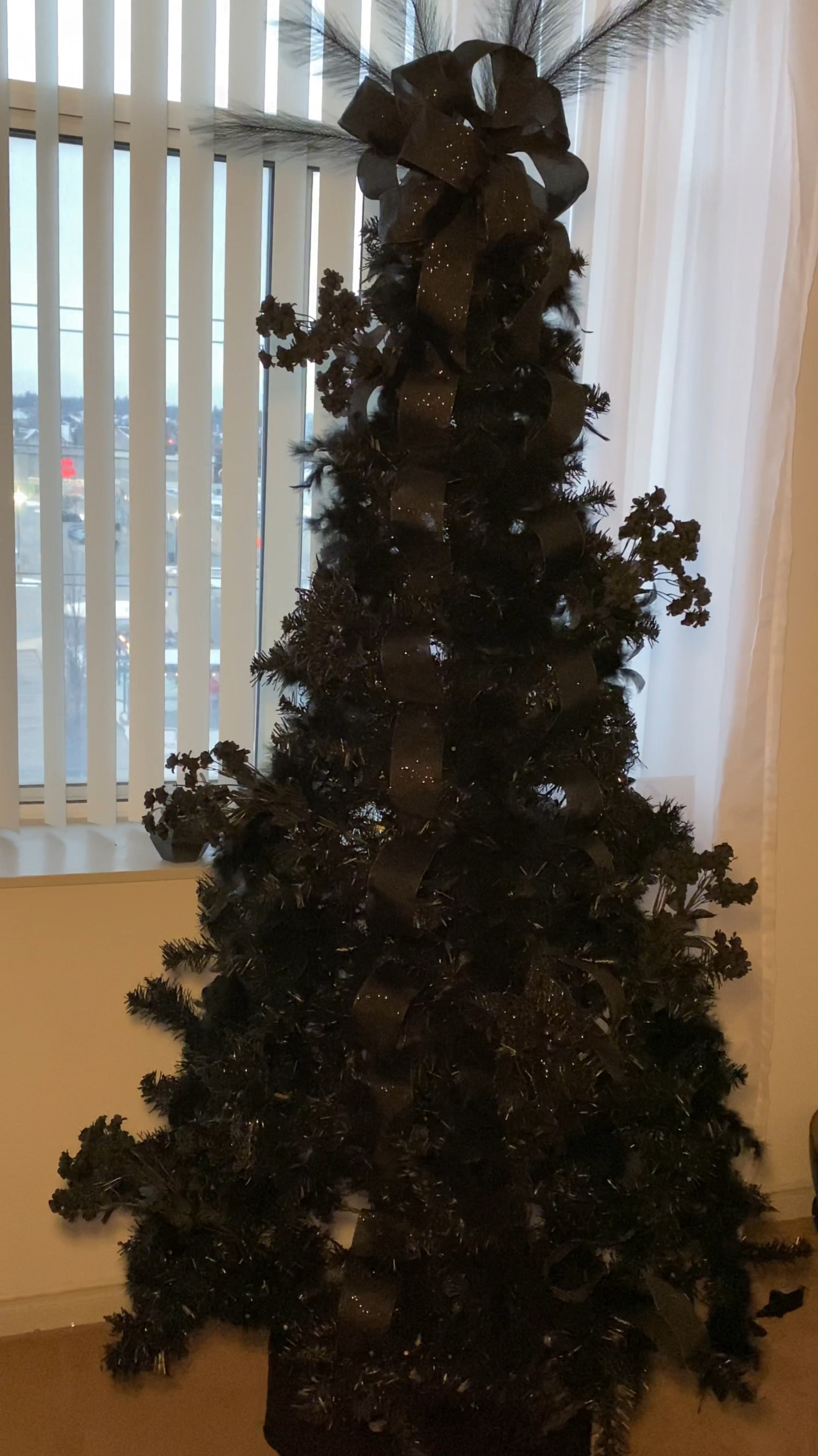 Christmas Tree Decor. black Christmas Tree 