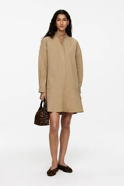 Baumwollkleid mit Rüschen – Dunkelbeige – Damen – ARKET DE | Arket EU