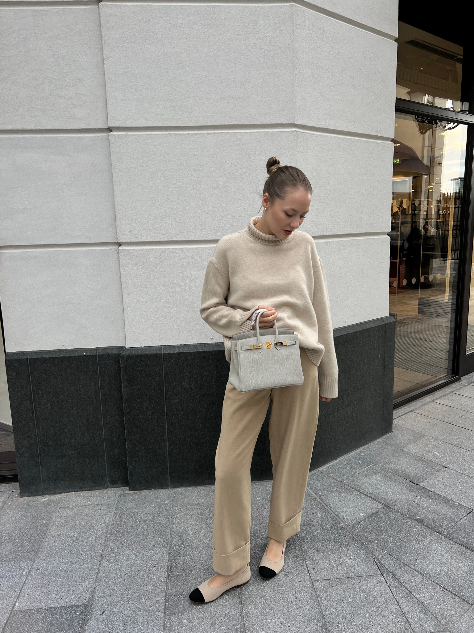 Neutral style, cream sweater and trousers, birkin bag, ballerinas

#LTKstyletip
