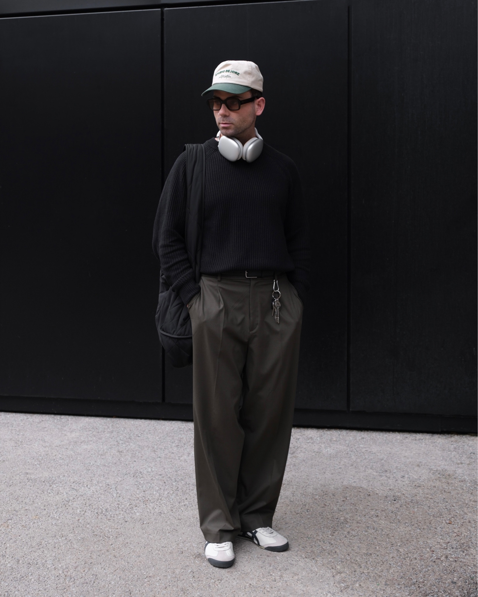 Men’s winter outfit styling wide leg pleated trousers, a knitted sweatshirt, tote bag and a cap

#LTKeurope #LTKmens
