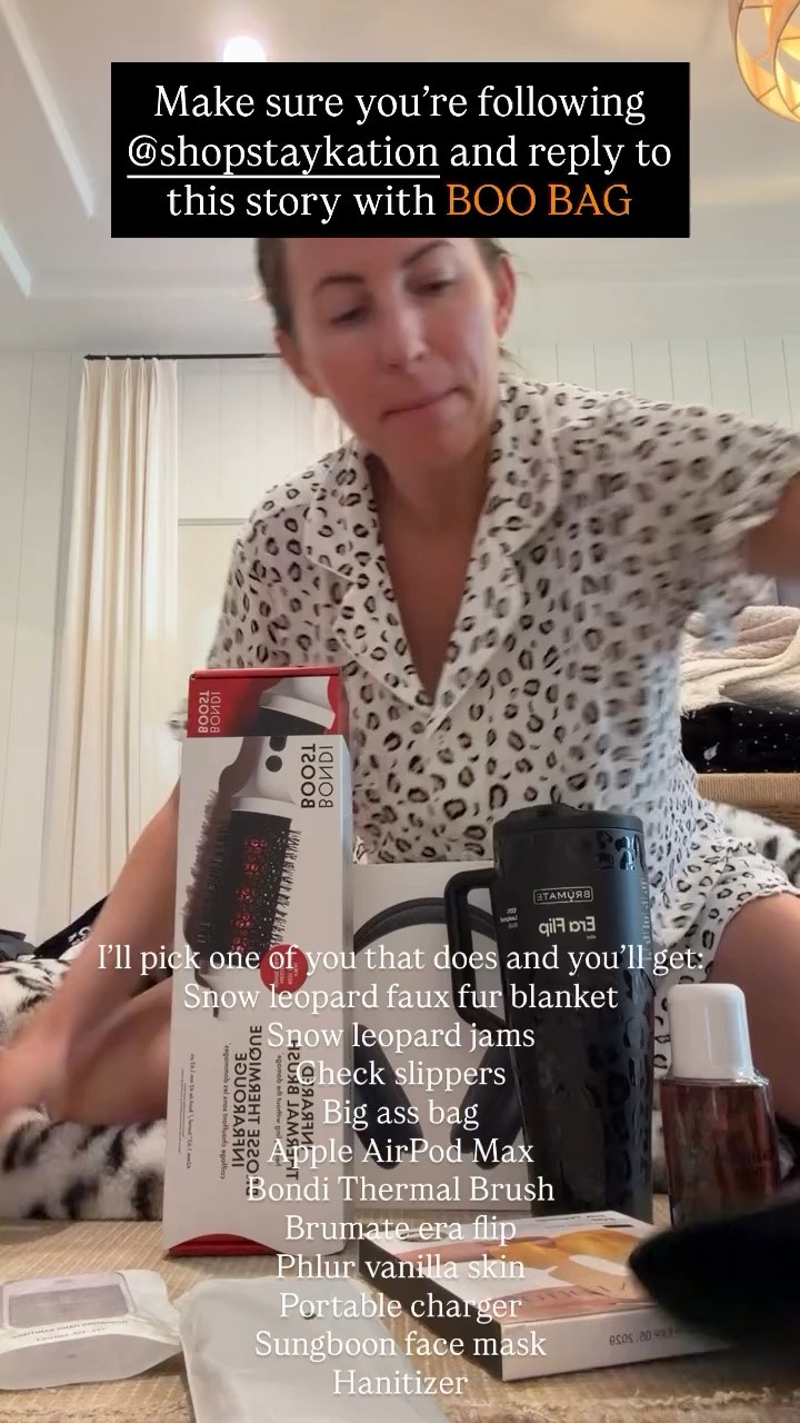 Make sure you’re following @shopstaykation and reply to this story with BOO BAG I’ll pick one of you that does and you’ll get:
Snow leopard faux fur blanket
Snow leopard jams
Check slippers 
Big ass bag
Apple AirPod Max
Bondi Thermal Brush
Brumate era flip 
Phlur vanilla skin 
Portable charger
Sungboon face mask 
Hanitizer