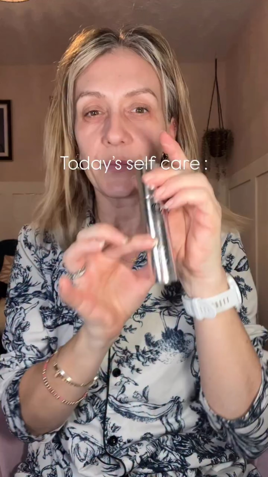 January for me is all about self-care over pressure ✨
Resetting, not reinventing. It’s not about a “new me”… it’s about taking better care of the current one 🫶

So this month’s self-care looks like simple routines I can stick to, keeping them achievable & realistic.

Hair oiling ✔️ red light ✔️ showing up for myself ✔️🤍

Hair Oil : @monatukieofficial 
Mask : @beautypie 

#selfcareroutine #selfcare #showingupforyourself #nightroutine