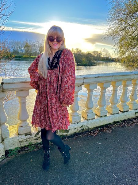 Back in my boho era 🧡
Dress: @primark 
Sunglasses: @houseofharlow1960
Boots: @stuartweitzman 


#LTKfindsunder100 #LTKeurope #LTKfindsunder50