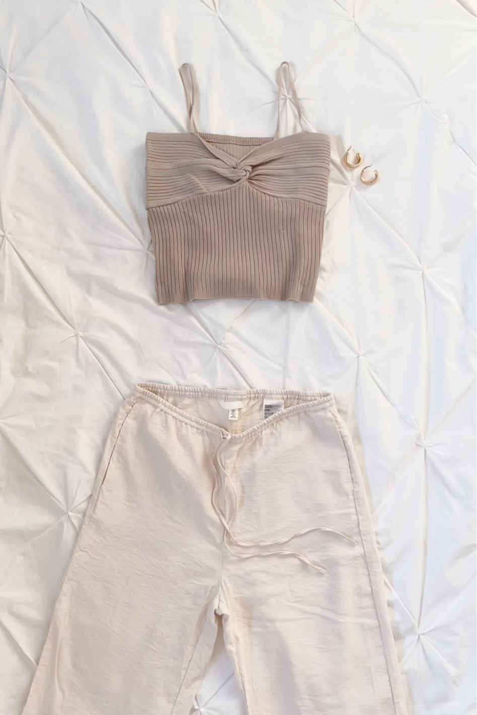 School outfit, winter fashion, 2023 fashion, basics , gold hoops , gold jewelry, sweatpants , longsleeve , beige , H&M , outfit inspo , outfit inspiration, blue jeans , parachute pants, bag, spring 2023, spring fashion 

#LTKfit #LTKFind #LTKstyletip