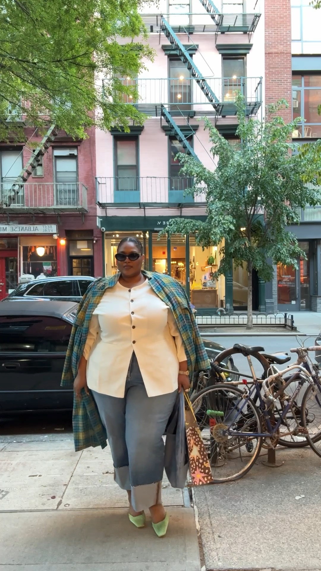 Casual chic spring outfit inspo I keep on rotation: a blazer remind and a pop of color is one of my favorite formulas when I need to feel comfortable and chic

#LTKootd #LTKPlusSize