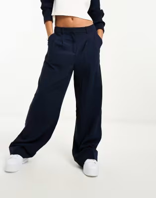 Vero Moda pleat front wide leg dad pants in navy | ASOS (Global)
