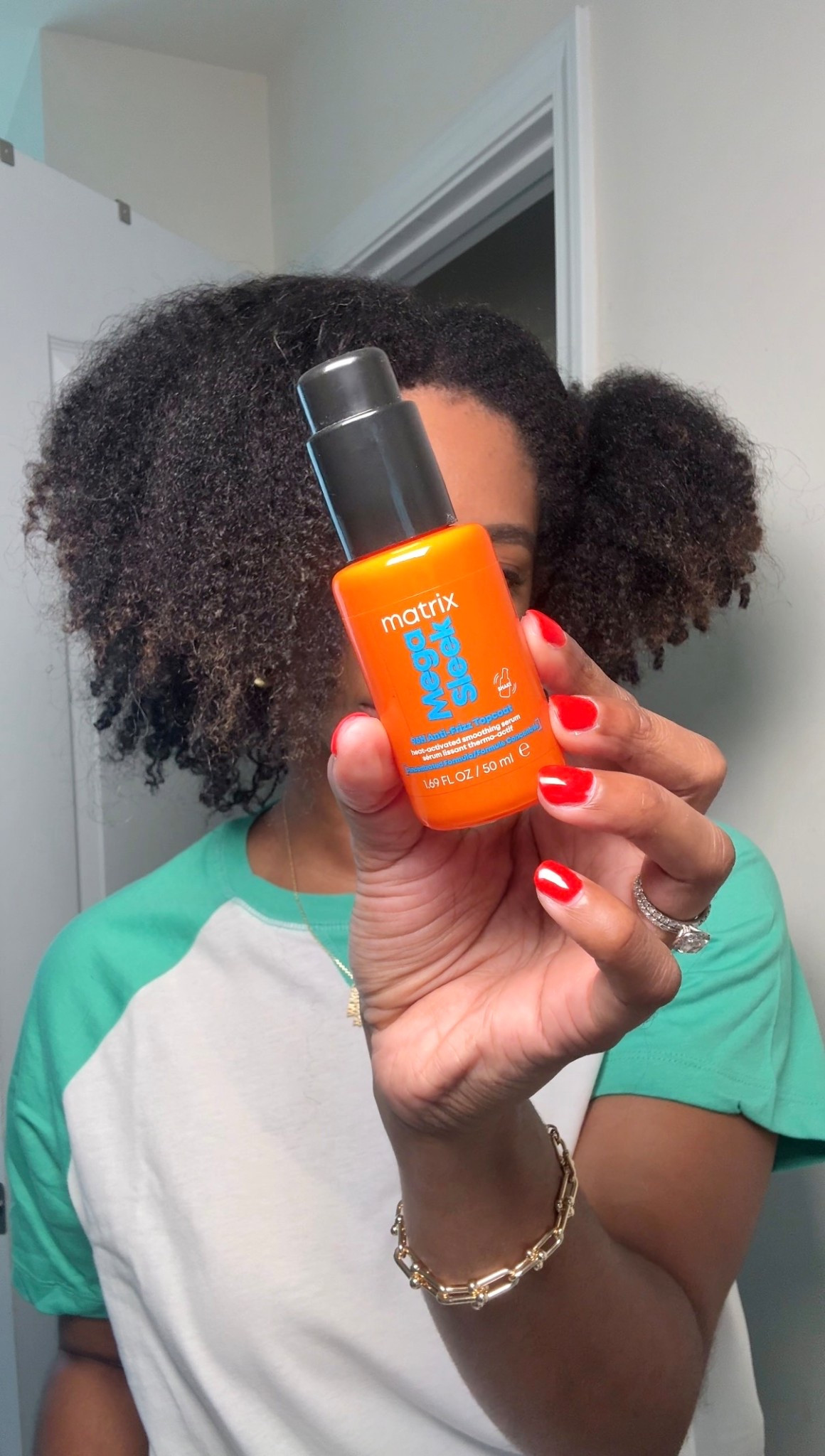 Anti Frizz Topcoat! 

#LTKBeauty #LTKselfcare #LTKdayinmylife