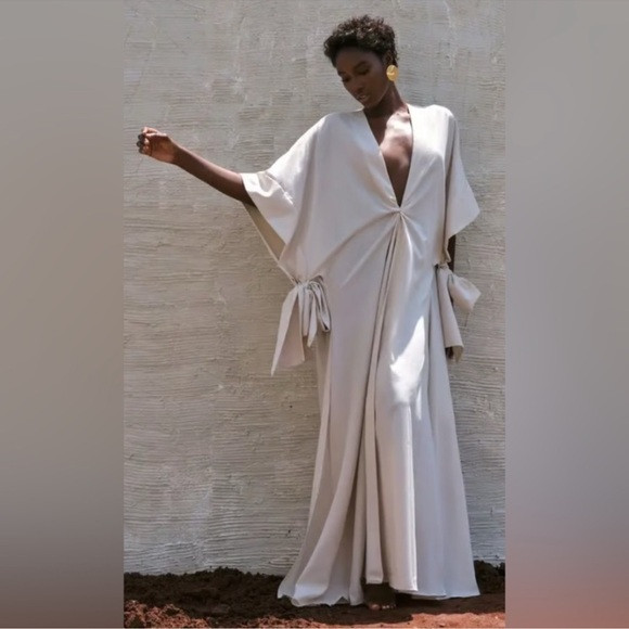 ANDREA IYAMAH GAMBA ROBE, NWT
$263 $280 Size: OS | Poshmark