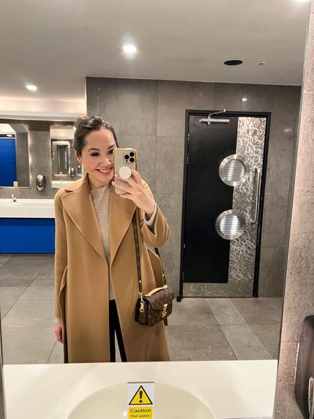 My favourite S Max Mara coat is on sale for 35% off! ❤️ I have both the 34 and the 36 and they both fit well - the 36 allows more room for knitwear ❤️