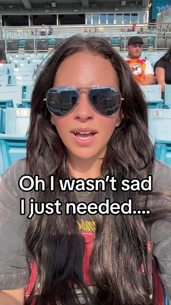 IT’S GAMEDAY!!! Football is officially back today and let me tell you how excited this girl is to see the Chiefs play tonight. 

Are you a football fan? 

#chiefskingdom❤️💛🏈 #footballseasonisback #footballgirlie #midsizefashioninspo 

Football season, nfl, fall season, start of fall, chiefs kingdom, Kansas City chiefs, Travis Kelce, Patrick Mahomes, chiefs, fall, football, relatable meme, relatable content, arrowhead stadium, Abercrombie style, Abercrombie nfl collection