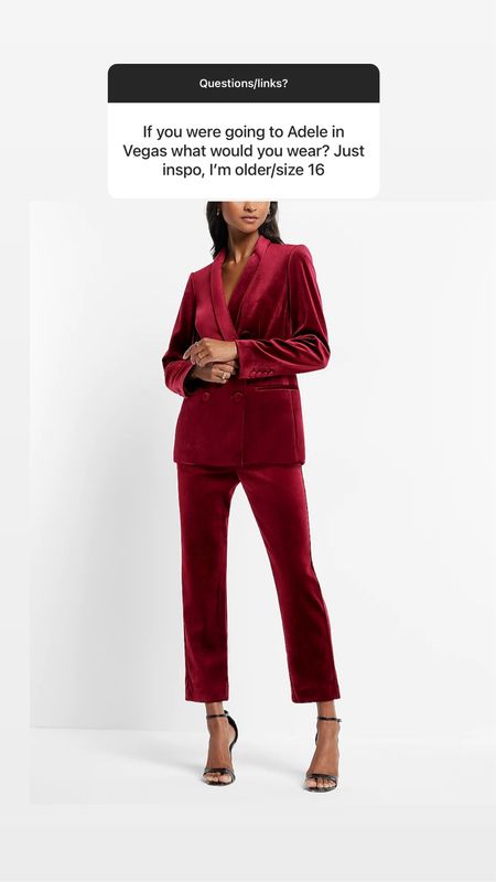 Love this velvet blazer and pants for a concert or holiday party 
