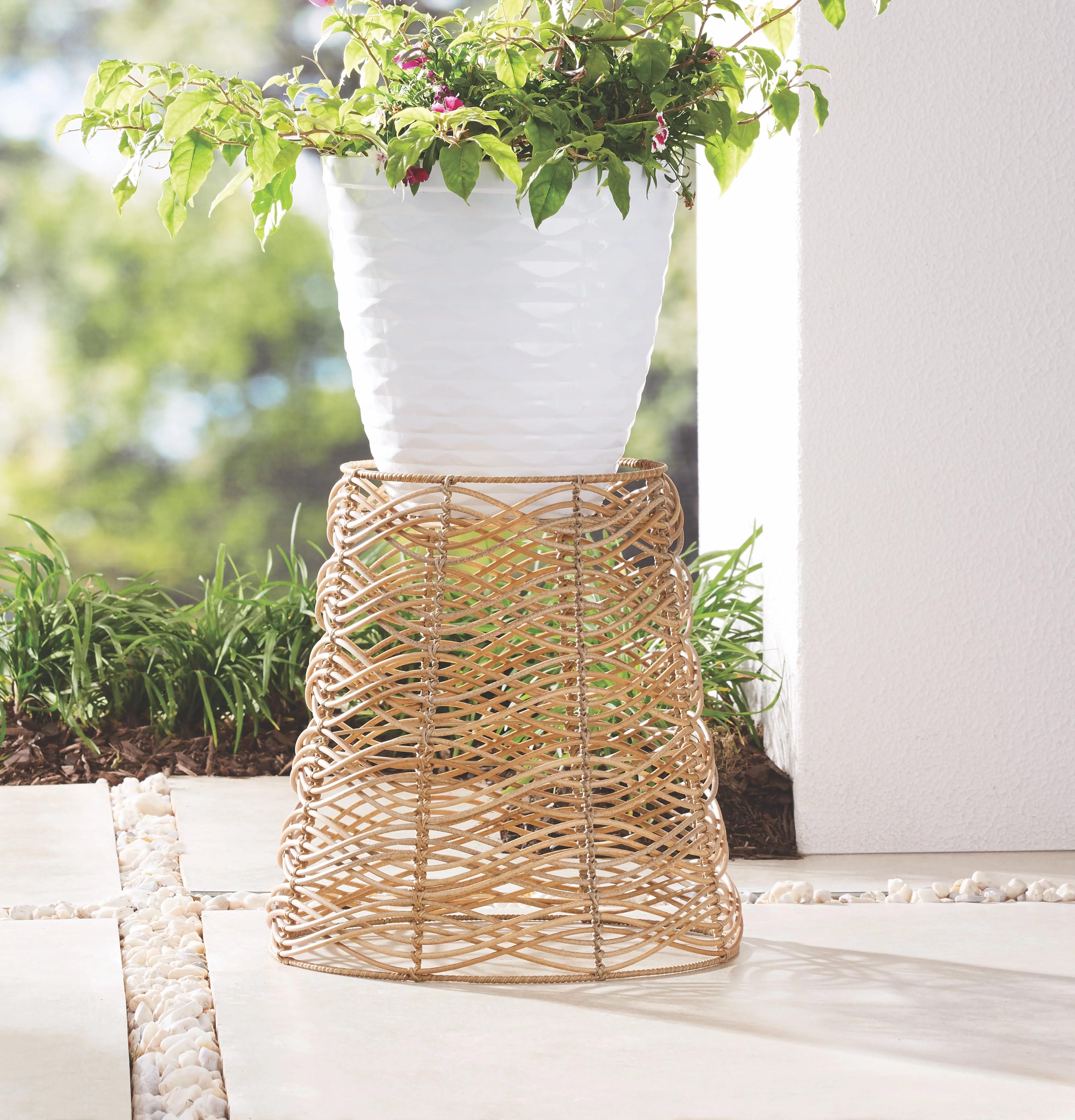 Better Homes & Gardens Ventura Resin Rattan Woven Plant Stand - Walmart.com | Walmart (US)