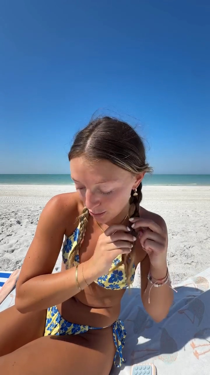 spending my lunch break at the beach bc i didn’t move to florida to be stuck inside all day 🌺🤌🏼🌟

#beach #florida #vlog #lunchbreak
