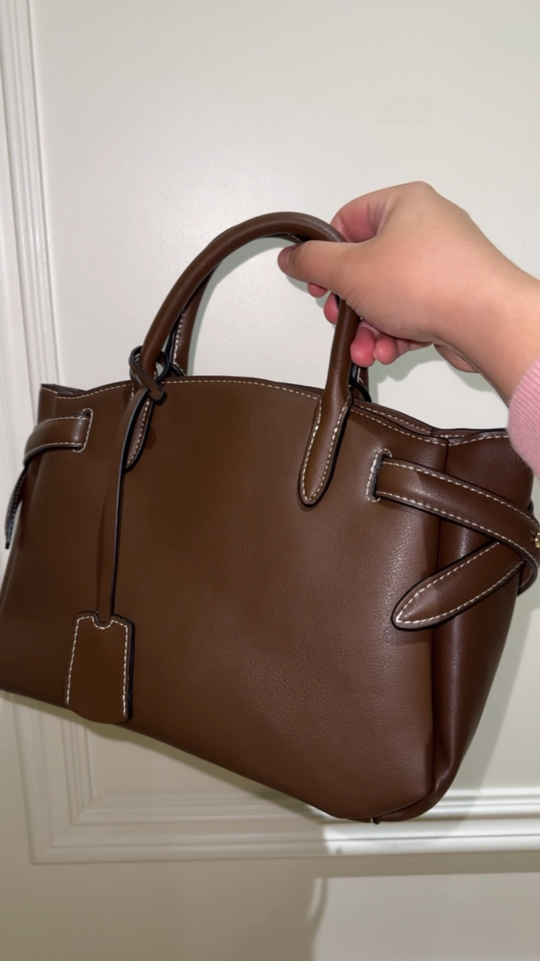 New everyday handbag. Affordable budget friendly bag that looks designer and luxurious 👜

Crossbody, top handle, brown bag, brown handbag, mocha mousse, chocolate brown, everyday outfit, casual style, casual outfit



#LTKItBag #LTKFindsUnder50 #LTKWatchNow