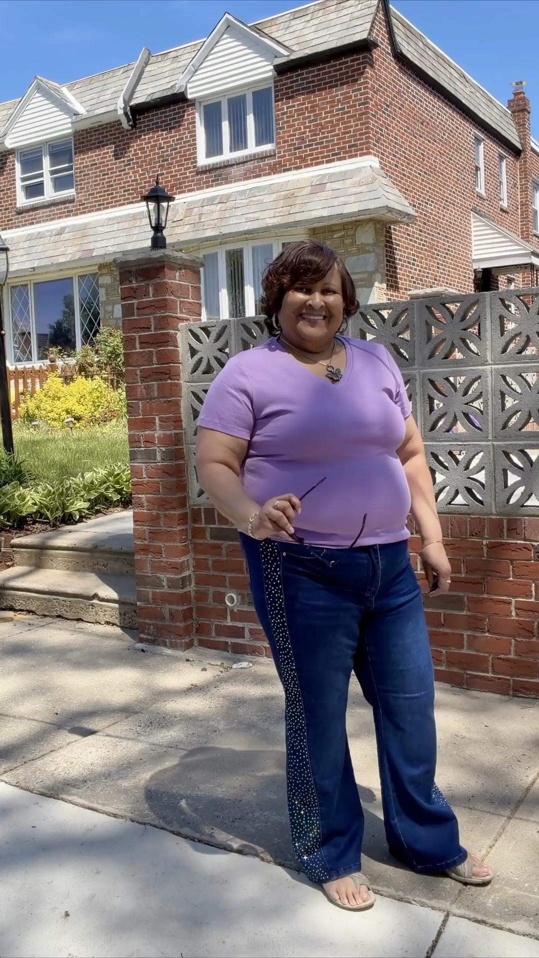 OOTD Is The Eddie Bauer vneck top with the Jimmy Choo sunnies. 
@eddiebauer @jimmychoo 
Gold accessories 
Sizes: XXL
#concertoutfits 
#PlusSizeFashion 

#LTKootd #LTKdayinmylife #LTKPlusSize