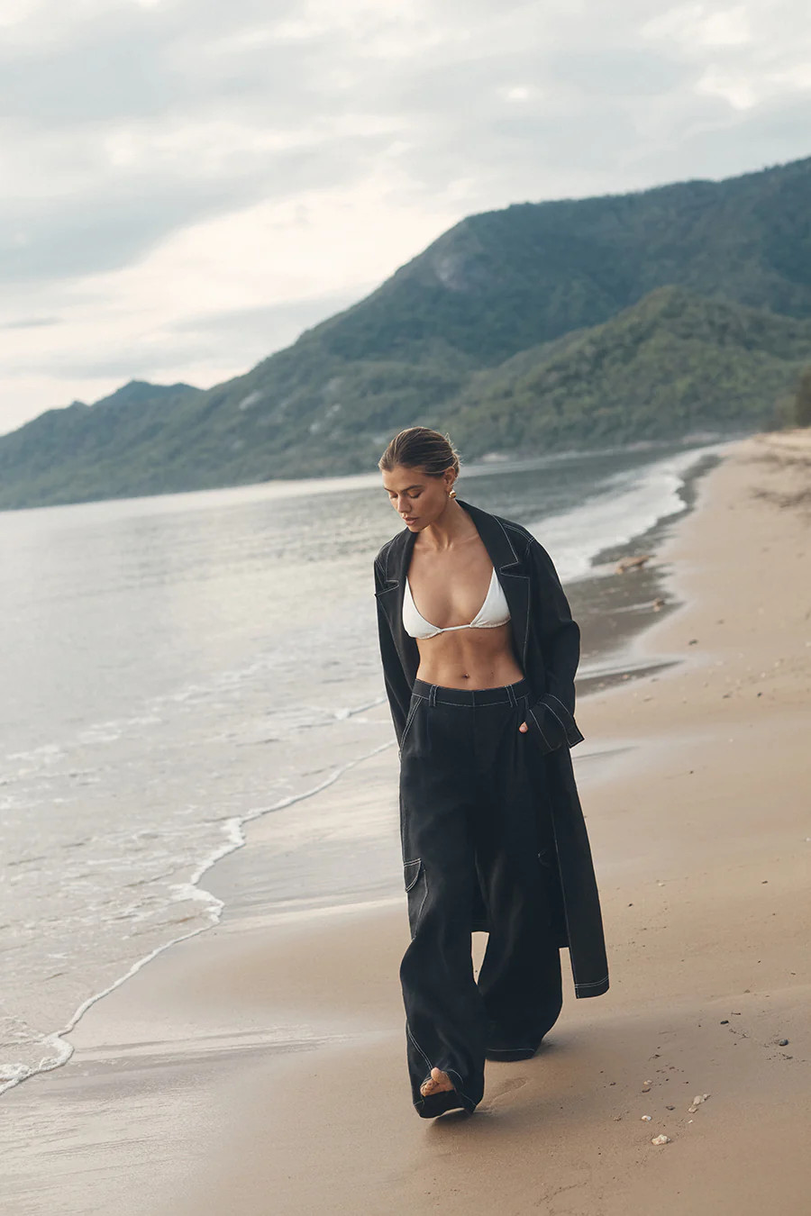 DIMITRA BLACK LINEN CARGO PANT | DISSH