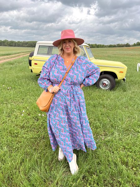 Had the BEST day yesterday in Round Top! I’ll do a little haul for y’all this week 🤠

Y’all loved this dress that I shared in Stories! Comes in sizes XS-4X! Not sure what sizes are left 🛍️

#LTKSeasonal #LTKtravel #LTKplussize