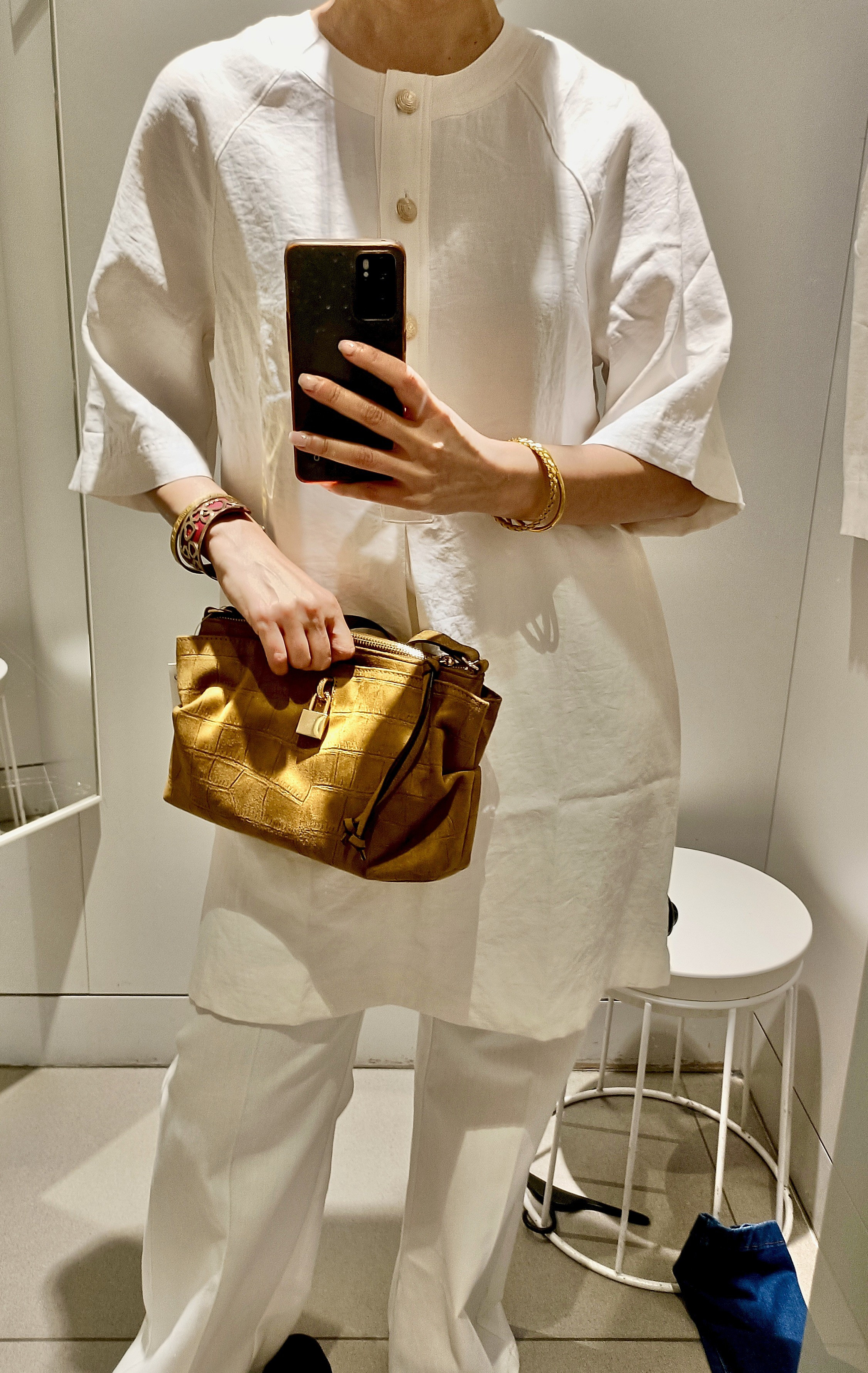 Il s'agit d'une robe de chez H&M que j'ai porté comme une tunique, très à l'aise dans de ce style minimaliste 

#LTKFashionMonth #LTKfrance #LTKeurope