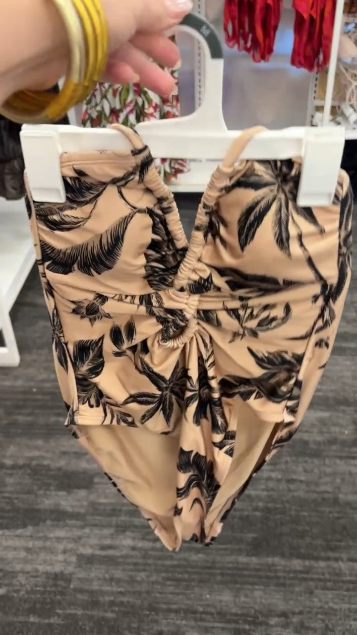 This swimsuit print + the front detail 😍🌴 giving expensive resort vibes without the expensive price tag 👏🏼

Spring, summer, travel, beach, swimsuit, swim, @Target

#LTKSaleAlert #LTKTravel #LTKSwim