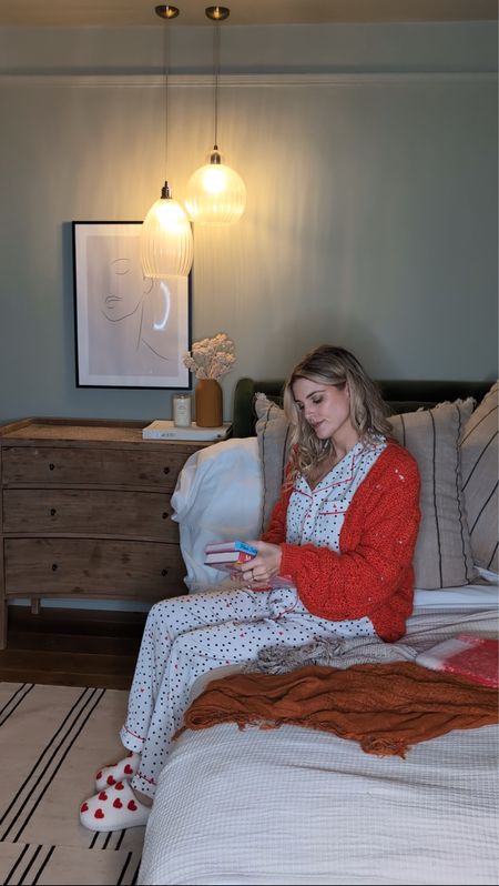 Time to relax 📚

Red chunky knit cardigan - Matalan
Long heart satin Pyjamas - M&S
Heart Slippers - ASOS
