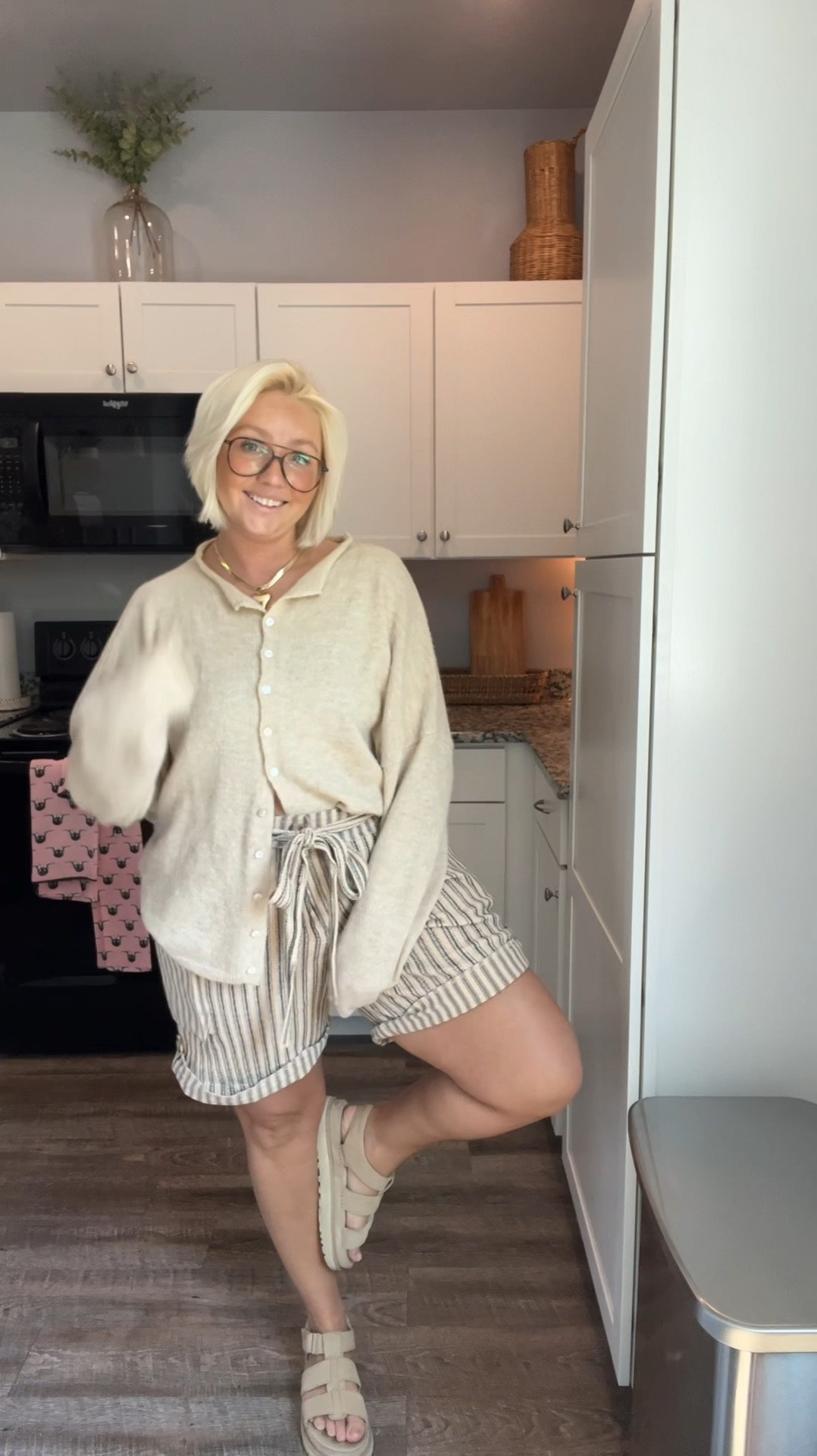 XL cardi / medium shorts / ♥️

#LTKMidsize #LTKStyleTip #LTKFindsUnder100