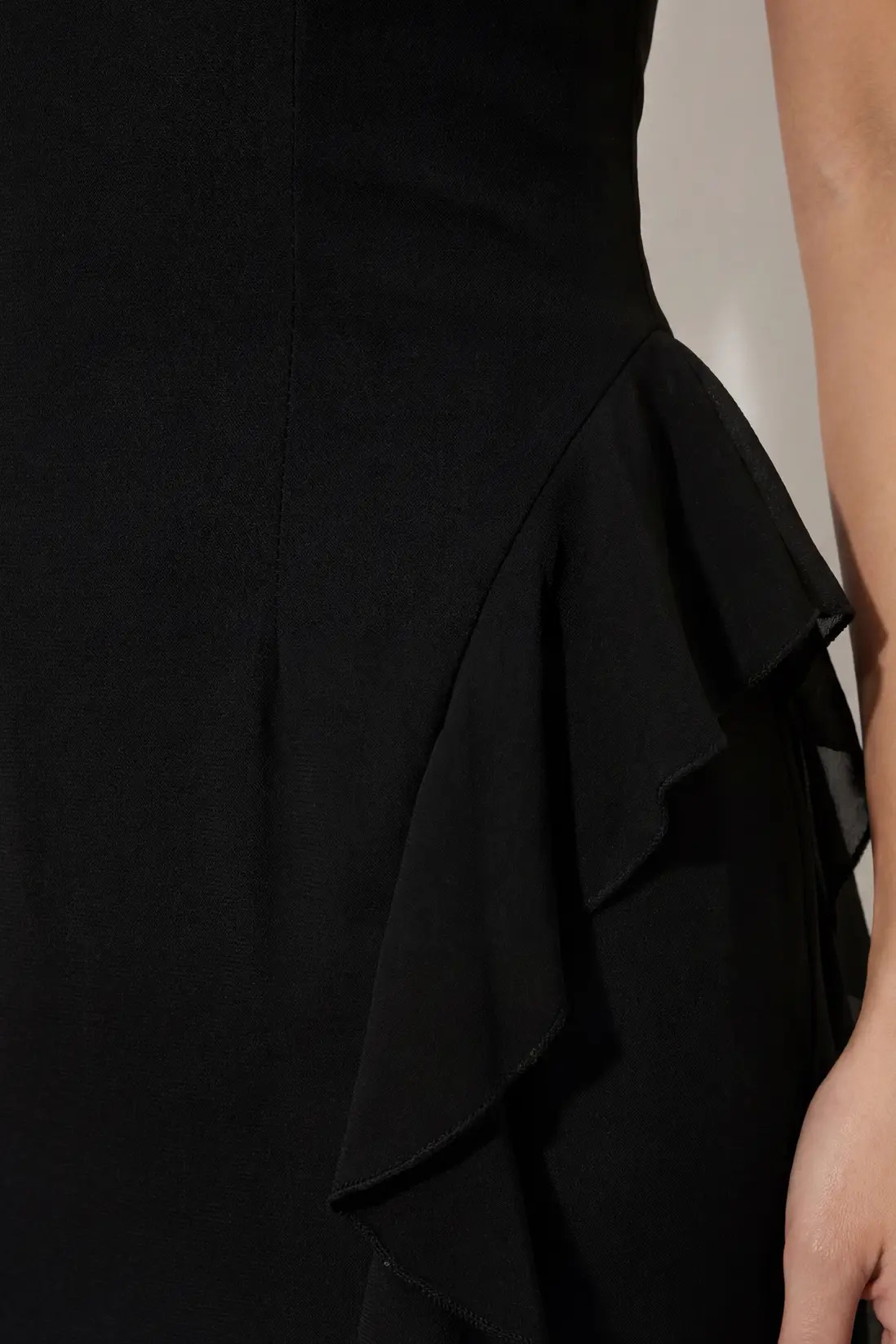 Black MissPap Ruffle Detail Open Back Maxi Dress | Boohoo USA | boohoo (US & Canada)