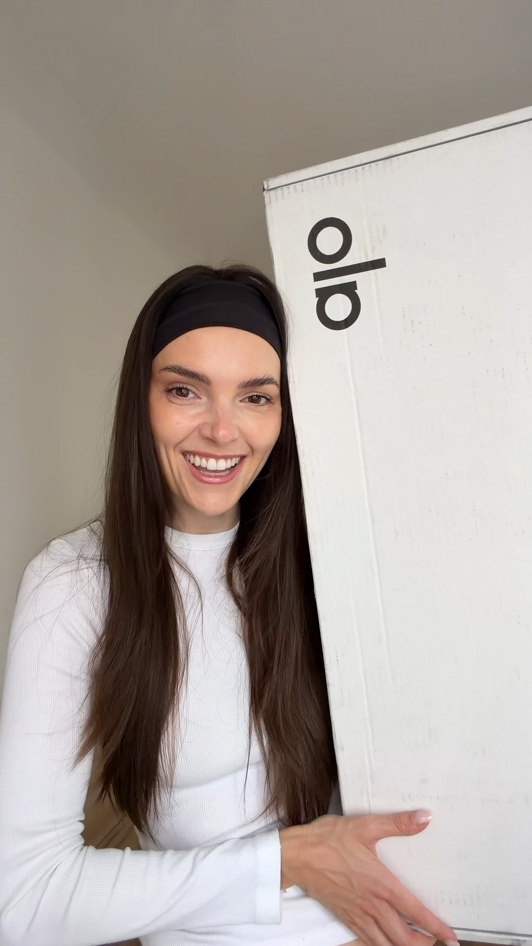 @Alo Yoga try on haul!! 🖤

#LTKfitness #LTKunboxing #LTKsummer