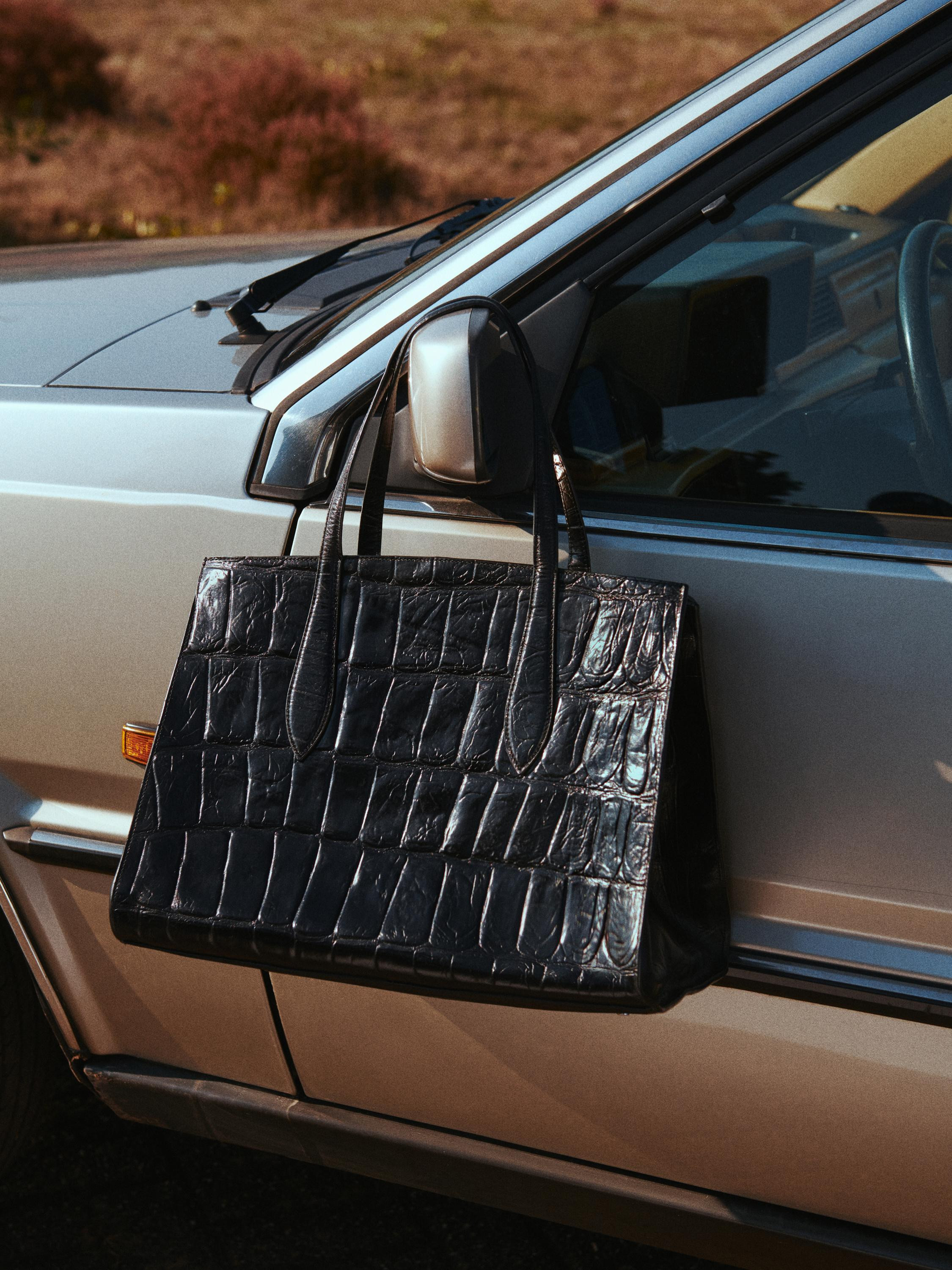 Maxi nappa leather MD ICON bag | Massimo Dutti UK