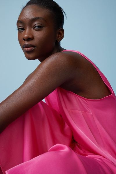 V-neck dress | H&M (UK, MY, IN, SG, PH, TW, HK)