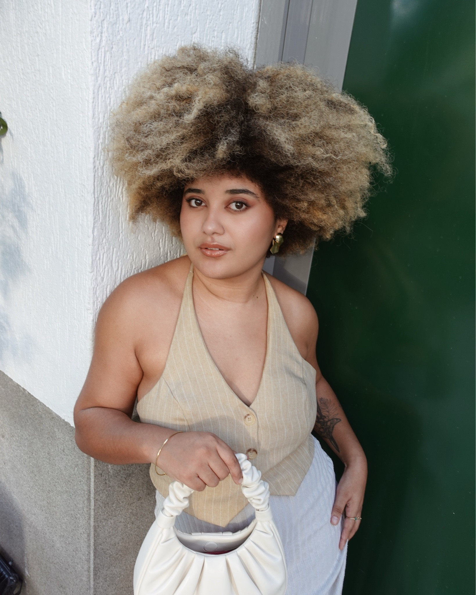 ootd 🤍 um novo vicio tênis + saia sem sair do estilo (a saia aonde comprei estava esgotada por isso deixei um dupe da shein)

#LTKbeleza #LTKbrasil #LTKlookdetrabalho