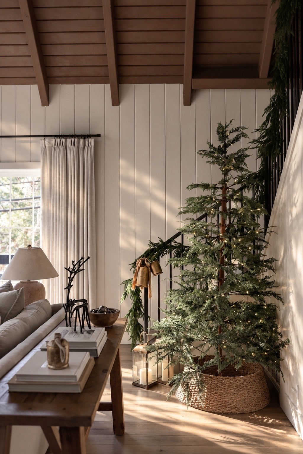 The perfect Christmas staircase garland!

#LTKHome #LTKSeasonal