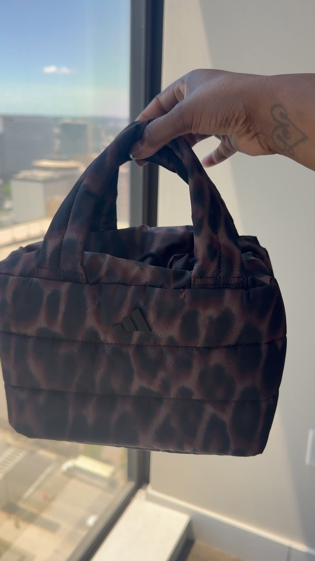 I said what I said — leopard is a neutral! 🐆✨ Lunchtime has honestly never looked so chic. This @adidas lunch bag holds all my daily essentials and keeps everything perfectly insulated. Grab it while it’s in stock! 😍

#everydaystyle #whatsinmybag #leopardprint

#LTKTravel #LTKfoodie