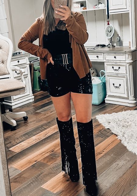 These Jessica Simpson Asire2 Boots are everything! They fit true to size and actually pretty comfortable too. 

Nashville outfit idea 
Country music concert outfit idea 
Concert outfit 
Black cowboy boots 
Tall cowboy boots 

#LTKstyletip #LTKshoecrush