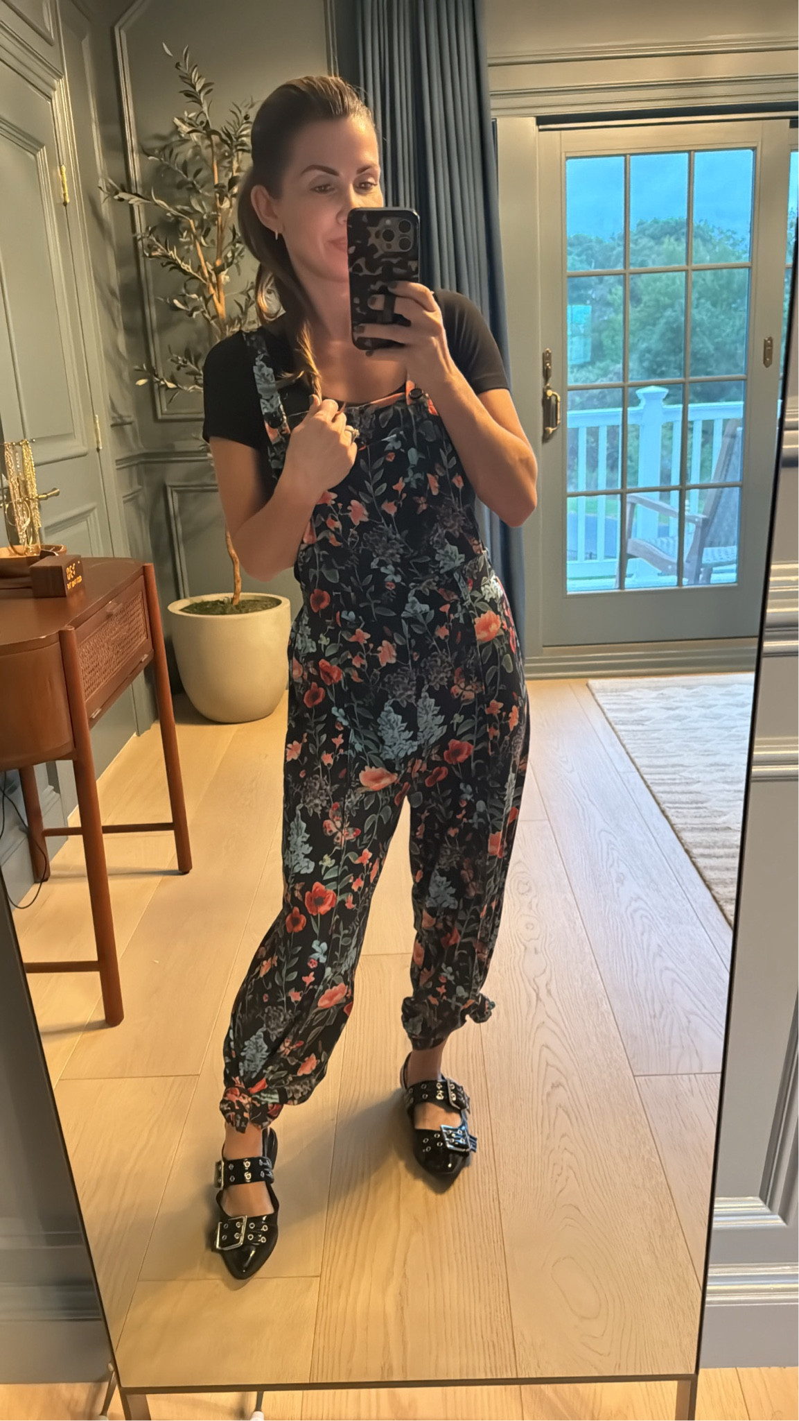 The cutest overalls! Fall fashion, fall outfits.

#LTKShoeCrush #LTKFindsUnder50 #LTKStyleTip