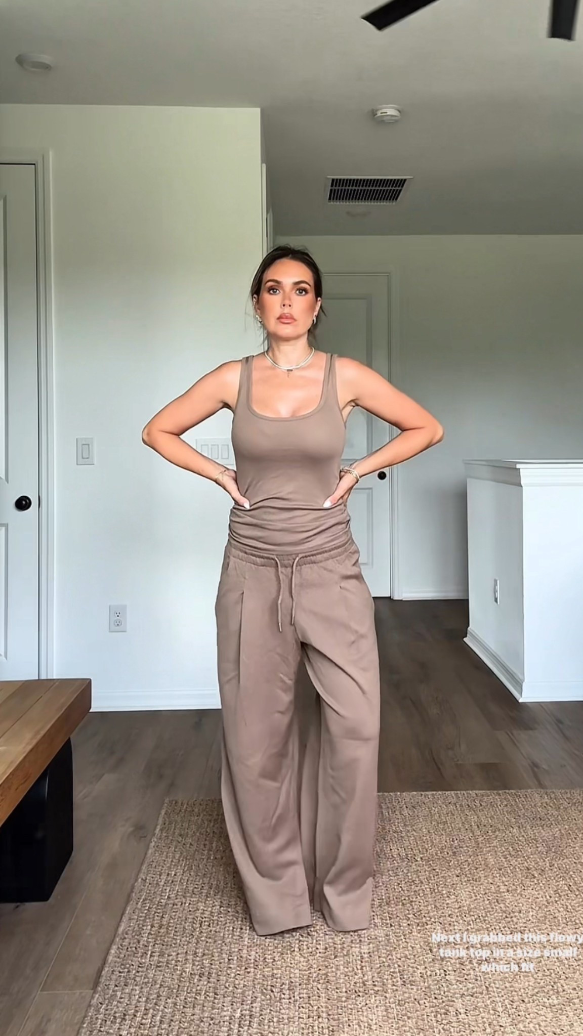 Size small in top and medium in bottoms. Run tts 